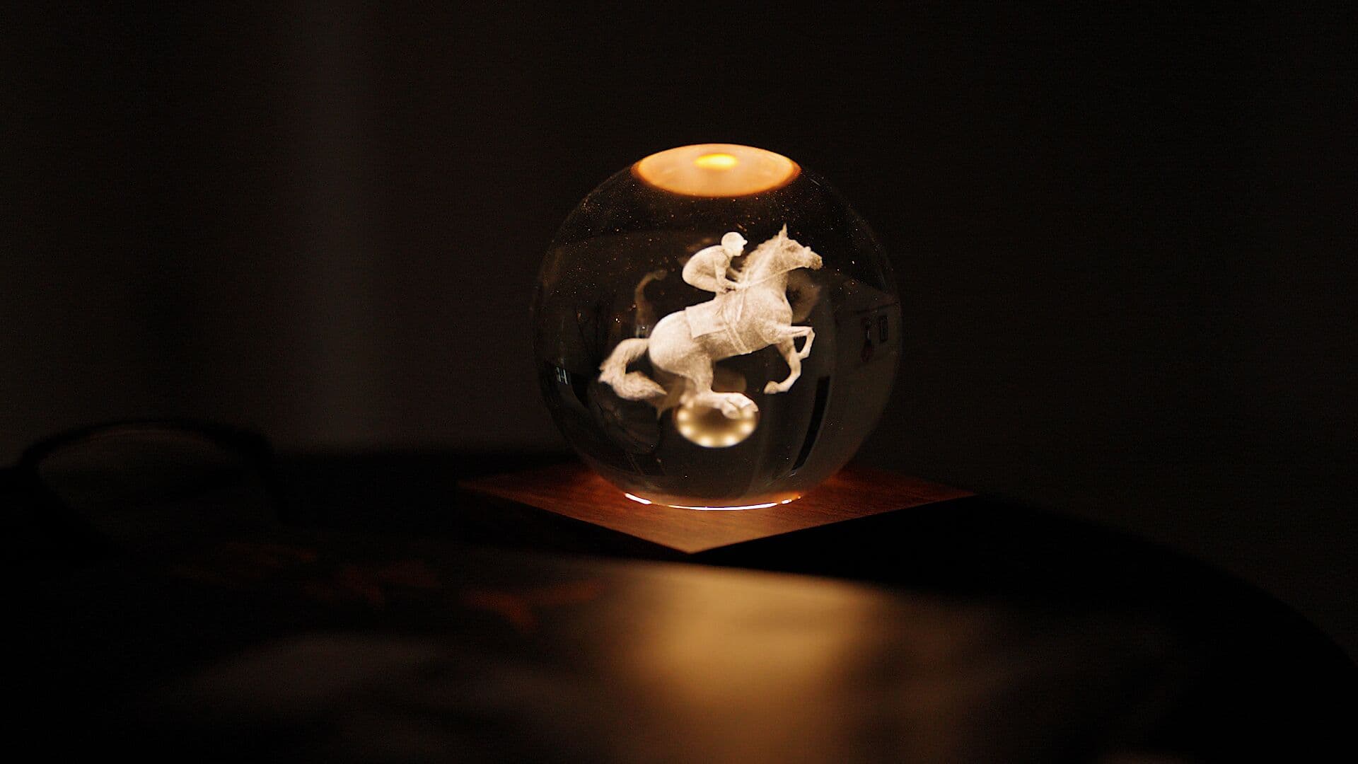 GINGKO 3D Смарт лампа “Amber Crystal“ – Състезателен кон