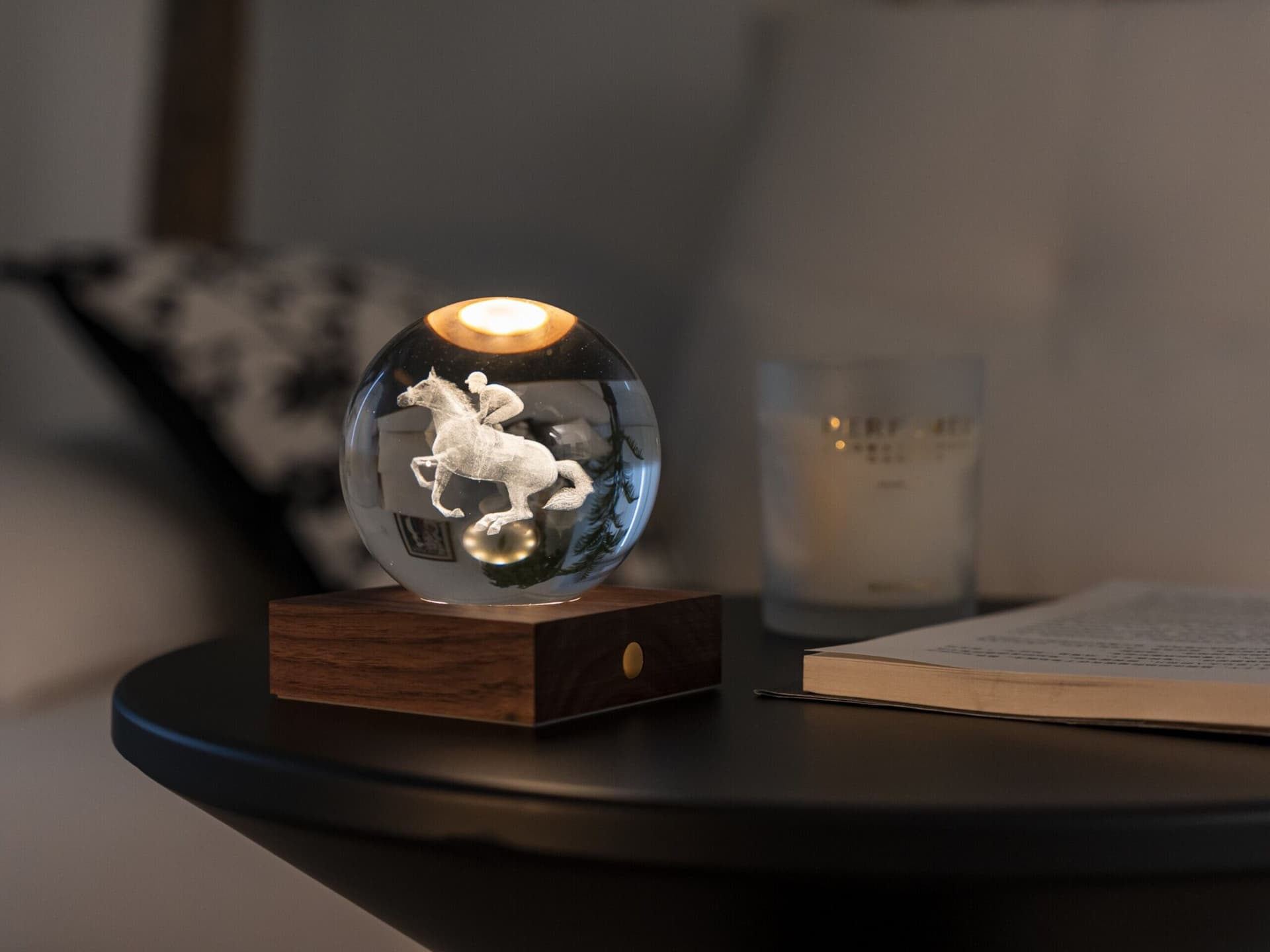 GINGKO 3D Смарт лампа “Amber Crystal“ – Състезателен кон