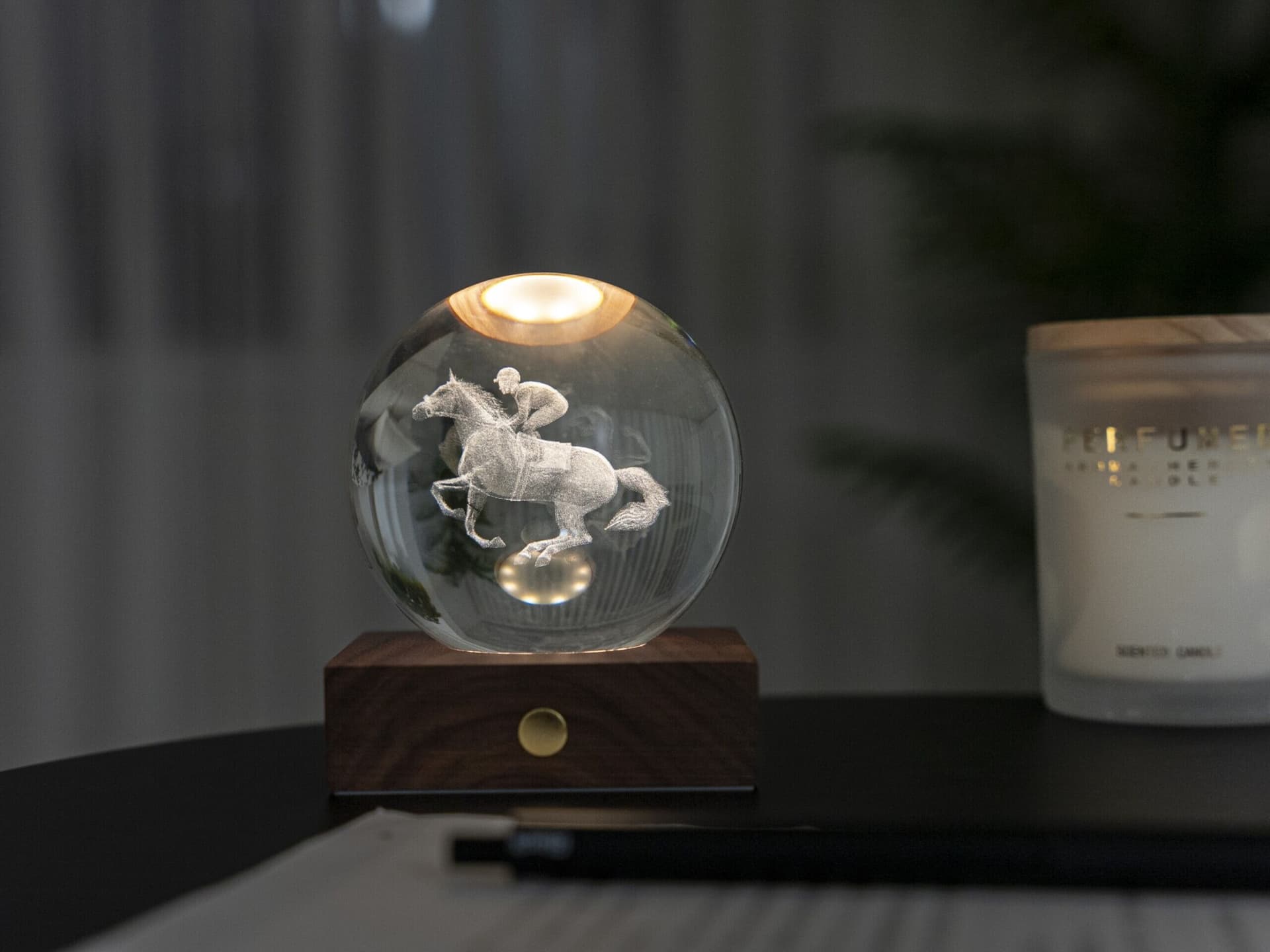 GINGKO 3D Смарт лампа “Amber Crystal“ – Състезателен кон