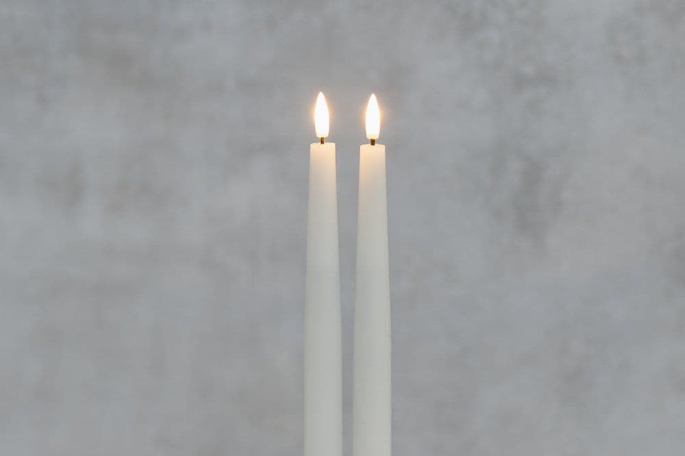 FINNLUMOR LED свещи с 3D пламък 2 бр. - бели