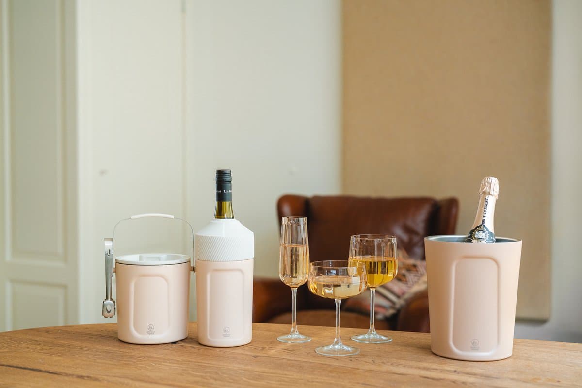 LEOPOLD VIENNA Двустенен стоманен съд за лед с щипки “Corvina“ - 1,5 л. — снимка 3