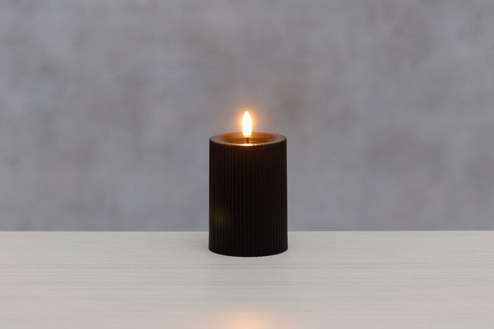 FINNLUMOR LED свещ с 3D пламък и оребрен дизайн - черна — снимка 2