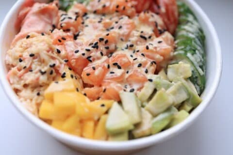Хавайско Poke Bowl – свежа суши купа със сьомга