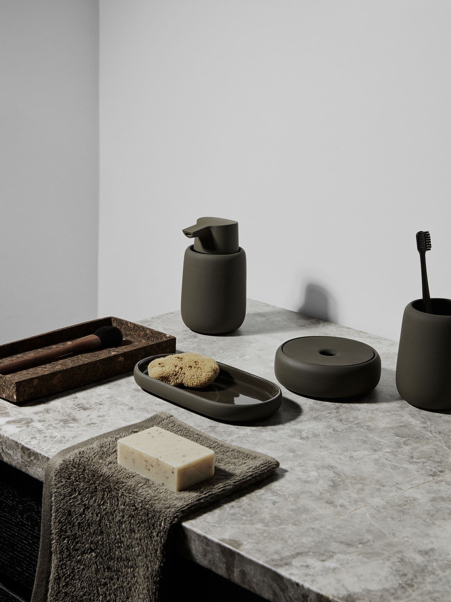 BLOMUS Диспенсър за течен сапун SONO – цвят сиво-кафяв (Tarmac) – 250мл.