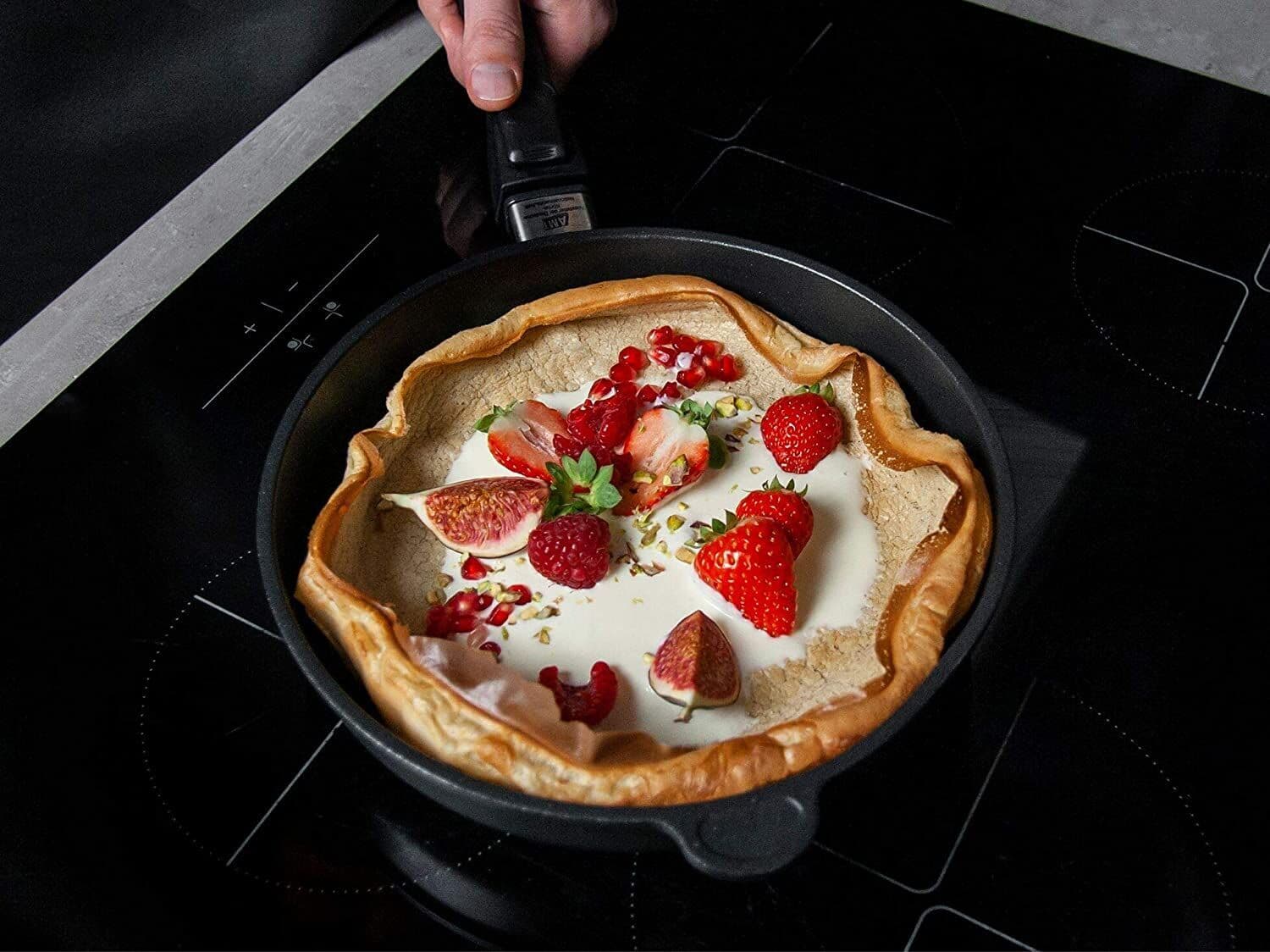 AMT Gastroguss Тиган плитък Ø 28 см, височина 4 см, с мобилна дръжка