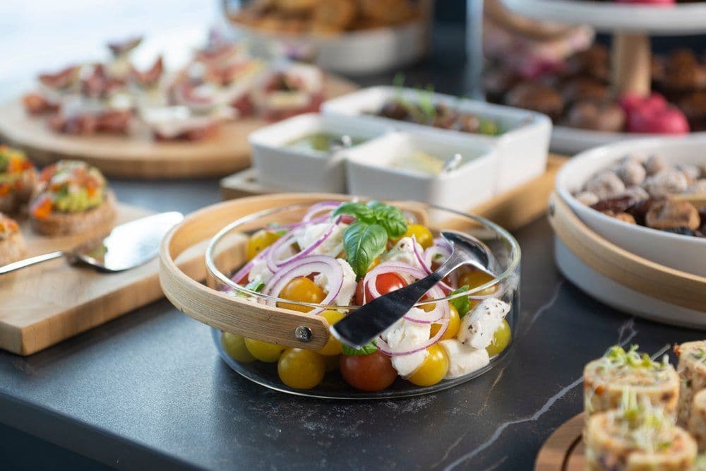 MAKU Стъклена купа за сервиране Ø 18 см. с дръжка