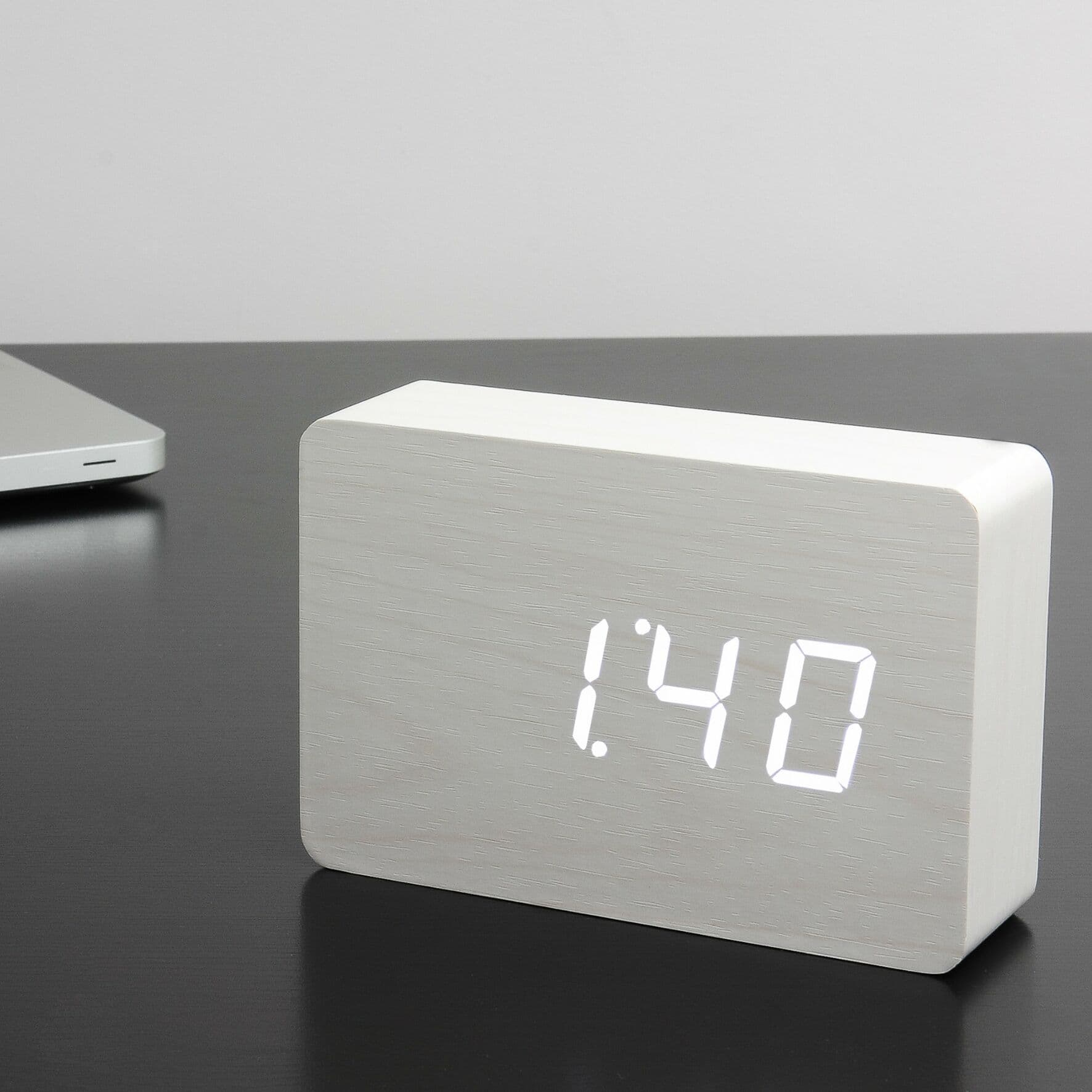 GINGKO Часовник/термометър “BRICK“ – бяло дърво с бели цифри