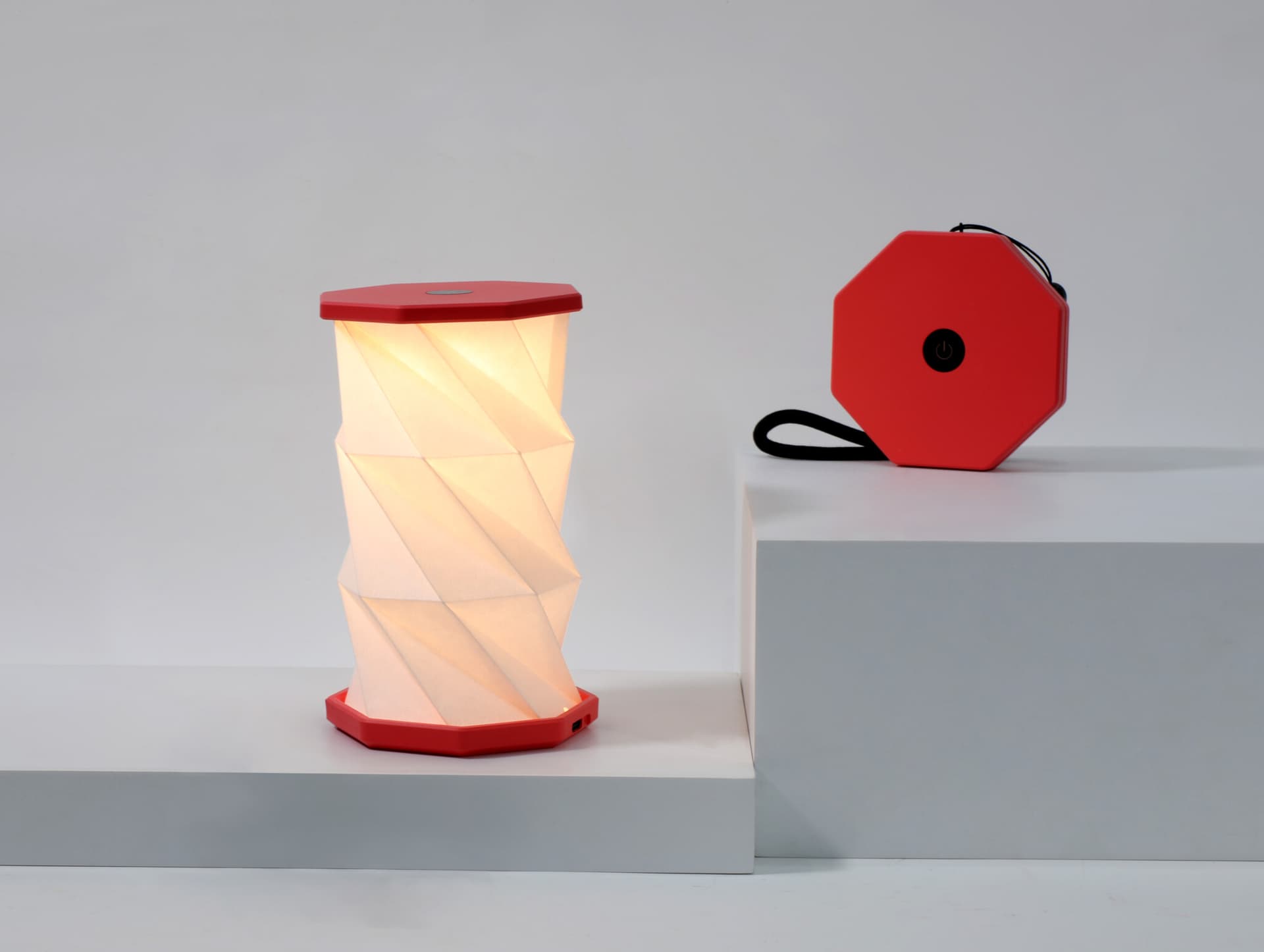 GINGKO Сгъваема смарт лампа “Mini Twist Hexagon“ - цвят червен