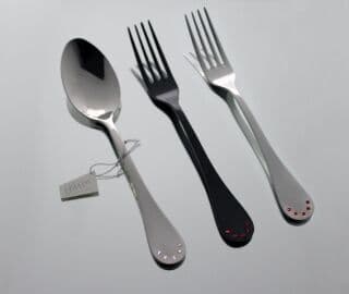 HERDMAR Комплект прибори “ROCCO“ с 5 бр. червени кристали SWAROVSKI – 24 части