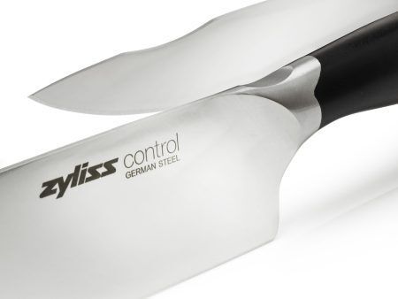 <p><span style="font-size: small;"><em><strong><em><strong><strong><strong>ZYLISS Нож на майстора - 16.5 см - серия "ZYLISS CONTROL"<br /></strong><strong>• Размери на опаковката:</strong> 2.5 см / 35 см / 10.5 см<br /><strong>• Размери на продукта:</strong> 2 см / 31 см / 4.8 см<br /><strong>• Тегло:</strong> 0.141 кг.<br /><strong>• Материал:</strong> </strong>кована стомана - <strong>X50CrMoV15</strong>, ABS, TPE<strong><br />• Ергономична дръжка<br /><strong><strong>• Антибактериално покритие на дръжката<br /></strong></strong><strong>• Подходящо за съдомиялна машина </strong><br /></strong><strong><strong>Производител: ZYLISS / Швейцария </strong></strong></strong></em><br /><br /></strong></em></span><strong style="color: #ff0000; font-size: medium;">ВНИМАНИЕ!!! </strong><strong style="color: #ff0000; font-size: medium;">ПАЗЕТЕ ОТ ДЕЦА!!!</strong></p><br />Марка: ZYLISS <br />Модел: ZYLISS 920181<br />Доставка: 2-4 работни дни<br />Гаранция: 2 години
