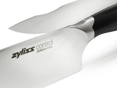<p><span style="font-size: small;"><em><strong><em><strong><strong><strong>ZYLISS Нож на майстора - 16.5 см - серия "ZYLISS CONTROL"<br /></strong><strong>• Размери на опаковката:</strong> 2.5 см / 35 см / 10.5 см<br /><strong>• Размери на продукта:</strong> 2 см / 31 см / 4.8 см<br /><strong>• Тегло:</strong> 0.141 кг.<br /><strong>• Материал:</strong> </strong>кована стомана - <strong>X50CrMoV15</strong>, ABS, TPE<strong><br />• Ергономична дръжка<br /><strong><strong>• Антибактериално покритие на дръжката<br /></strong></strong><strong>• Подходящо за съдомиялна машина </strong><br /></strong><strong><strong>Производител: ZYLISS / Швейцария </strong></strong></strong></em><br /><br /></strong></em></span><strong style="color: #ff0000; font-size: medium;">ВНИМАНИЕ!!! </strong><strong style="color: #ff0000; font-size: medium;">ПАЗЕТЕ ОТ ДЕЦА!!!</strong></p><br />Марка: ZYLISS <br />Модел: ZYLISS 920181<br />Доставка: 2-4 работни дни<br />Гаранция: 2 години