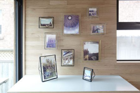 <p><span style="font-size: small;"><strong>UMBRA Рамка за снимки “PRISMA“ <br />• </strong></span><strong>Цвят:</strong> мед <br />• <strong>Размер на рамката:</strong> 15,3 x 20,3 x 7,6 cm<br />• <strong>Размер на снимката:</strong> 10 х 15 см<br /> • <strong>Материал:</strong> метал<br /><strong>Производител: UMBRA / Канада</strong><br /> <em><strong>DESIGN: SUNG WOOK PARK</strong></em></p><br />Марка: Umbra HK Limited <br />Модел: UMBRA 313016-880<br />Доставка: 2-4 работни дни<br />Гаранция: 2 години
