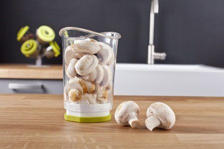 <p><strong>Резачка за слайсове с контейнер</strong></p>
<p><span>• Размери: 8.8х14.9х8.8 см.</span><br /><span>• Тегло: 0.140 кг.</span><br /><span>• Материал: ABS пластмаса; стомана</span><br /><strong>Производител: TOMORROW`S KITCHEN / Холандия</strong><br /><br /></p><br />Марка: TOMORROW`S KITCHEN <br />Модел: TK 4651660<br />Доставка: 2-4 работни дни<br />Гаранция: 2 години
