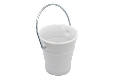 <p><span style="font-size: small;"><strong>Порцеланова мини кофичка за сервиране</strong></span></p>
<p><span>Размери на опаковката: 13 см/6,5 см.</span><br /><span>Тегло: 0,304 кг.</span><br /><span>Материал: Порцелан</span><br /><span>Производител:</span><strong> Vin Bouquet, Испания</strong><br /><br /></p><br />Марка: Vin Bouquet <br />Модел: VB FIH 311<br />Доставка: 2-4 работни дни<br />Гаранция: 2 години