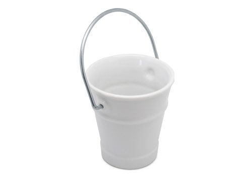 <p><span style="font-size: small;"><strong>Порцеланова мини кофичка за сервиране</strong></span></p>
<p><span>Размери на опаковката: 13 см/6,5 см.</span><br /><span>Тегло: 0,304 кг.</span><br /><span>Материал: Порцелан</span><br /><span>Производител:</span><strong> Vin Bouquet, Испания</strong><br /><br /></p><br />Марка: Vin Bouquet <br />Модел: VB FIH 311<br />Доставка: 2-4 работни дни<br />Гаранция: 2 години