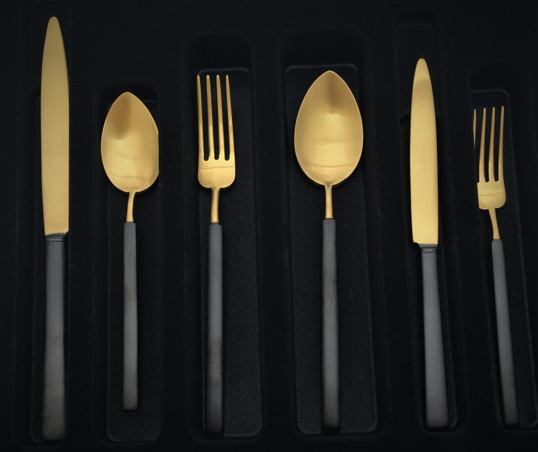 HERDMAR Комплект прибори за хранене “VINTAGE“- 36 части- златни с черна дръжка - PVD покритие - мат