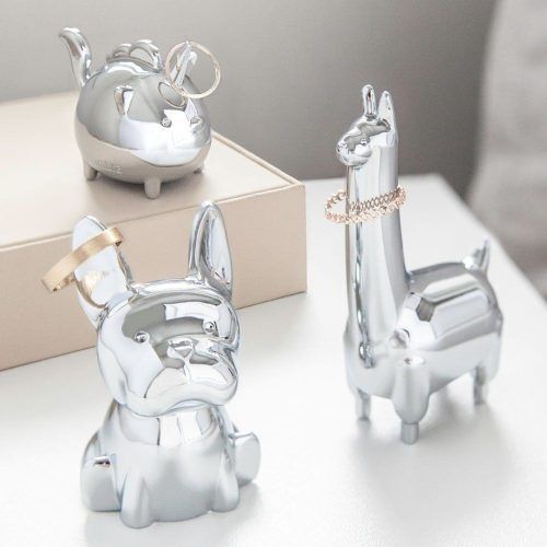 <p><strong>UMBRA Поставка за пръстени “SQUIGGY UNICORN“ - еднорог <br /></strong><strong>• Цвят: </strong>Хром<br />• <strong>Размери: </strong>5,1 х 3,5 х 4,6 см<br />• <strong>Материал: </strong>Метал<br /><strong>Производител: UMBRA / Канада<br /></strong><strong><em>Design: Sung wook Park</em></strong></p><br />Марка: Umbra HK Limited <br />Модел: UMBRA 1012679-158<br />Доставка: 2-4 работни дни<br />Гаранция: 2 години