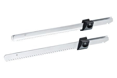 <p><strong>ROMMELSBACHER Eлектрически нож EM 150</strong><br />• <strong>Мощност:</strong> 120 W <br />• <strong>Захранване:</strong> 230 V, 50 Hz <br />• <strong>Материал:</strong> пластмасова конструкция, неръждаема стомана <br />• <strong>Мотор с ниски вибрации при работа</strong><br />• <strong>Максимално оперативно време: </strong> 15 минути, оставете уреда да се охлади хубаво и да достигне до стайна температура след приключване на работа <br />• <strong>2 броя двойни ножове за рязане на хранителни продукти:</strong><br /> – Нож с острие с едри зъби за рязане на замразени продукти <br />– Нож с острие със ситни зъби за рязане различни видове хранителни продукти <br />•<strong> Дължина на острието на ножовете:</strong> 15 см <br />• <strong>Бутон за включване и изключване</strong> <br />• <strong>Бутон за освобождаване на ножовете</strong><br />• <strong>Бутон за безопасност</strong><br />• <strong>Дръжка за удобен захват при употреба </strong><br />• <strong>Лесно почистване</strong><br />• <strong>Подходящ за разане на хляб, месо, колбаси, сирена, зеленчуци и сладкиши </strong><br />• <strong>Цвят: </strong>черен <br />• <strong>Размери:</strong> 5,9 x 43 x 10,5 cm <br />• <strong>Гаранция 24 месеца!</strong></p>
<p><em><span style="color: #ff0000;">Уредът е проектиран за максимално оперативно време от 15 минути. Когато достигнете този период от време, трябва да изчакате поне 5 минути, докато уредът се охлади. Ако не спазвате това, можете да повредите мотора на уреда!</span></em></p>
<li>Не използвайте ножа върху метални и полирани повърхности. </li>
<li>Не използвайте ножа за рязане на кости и кокали. Приставката с по-фините (по-дребните) остриета не е подходяща за рязане на замразена храна.<br /><strong>Производител: ROMMELSBACHER / Германия</strong></li><br />Марка: ROMMELSBACHER <br />Модел: EM 150<br />Доставка: 2-4 работни дни<br />Гаранция: 2 години