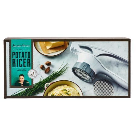 <p>JAMIE OLIVER Преса за картофи с 2 приставки "POTATO RICER"<br />• Материал: приставки от стомана, висококачествена пластмаса<br />• Цвят: бяло / сиво<br />• Размери: 31 х 13,5 х 9 см <br />• Тегло: 0,375 кг<br />• Размери с опаковка: 31,3 х 14,5 х 9,5 см <br />• Използвайте я за смачкване на варени картофи, моркови и други кореноплодни зеленчуци, за да направите гладко, вкусно пюре. <br />• Приставките се сменят лесно, за да изберете между фино и грубо пресоване в зависимост от желания резултат.<br />• Голямата, удобна дръжка гарантира, че с лекота ще преесовате дори и най-твърдите зеленчуци<br />• Подходяща за почистване в съдомиялна машина.</p>
<p>Всеки продукт, създаден под марката "JAMIE OLIVER", е тестван и одобрен <strong>ЛИЧНО</strong> от самия <strong>JAMIE OLIVER</strong>, за да гарантира, че с неговата марка се пускат само <strong>НАЙ - ДОБРИТЕ</strong> продукти.</p><br />Марка: JAMIE OLIVER <br />Модел: JB 1230<br />Доставка: 2-4 работни дни<br />Гаранция: 2 години