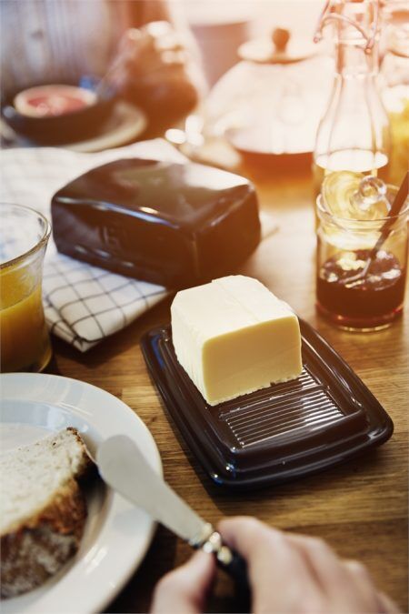 <p><strong>EMILE HENRY Керамичен съд за масло "BUTTER DISH" </strong><br />• <strong>Ръчно изработен от 100% естествени материали<br />• Устойчив на температури: </strong>- 20º С до + 270º С<strong><br />• Висока устойчивост на надраскване <br /></strong>• <strong>Материал:  <span style="color: #ff0000;">HR® Ceramic (High Resistance) <span style="color: #000000;">/ Високо устойчива керамика / </span><br />• <span style="color: #000000;">Без съдържание на олово, кадмий и никел</span><br /><span style="color: #000000;">• Външен размер вкл.дръжките: </span></span></strong><span style="color: #ff0000;"><span style="color: #000000;">17 х 11,5 х 7,5 см (ДхШхВ)</span></span><span style="color: #ff0000;"><br /><strong><span style="color: #000000;">• Вътрешен размер: </span></strong><span style="color: #000000;">14,3 х 9 х 5 см (ДхШхВ)<br /></span></span><span style="color: #ff0000;"><span style="color: #000000;">• <strong>Вместимост:</strong> 0,4 литра</span><br /><span style="color: #000000;"><strong>• Тегло: </strong>0,81 кг</span><br /><span style="color: #000000;">•<strong> Размери на опаковката:</strong> 17 х 11,6 х 9 см (ДхШхВ)</span><br /><span style="color: #000000;">• <strong>Тегло с опаковката:</strong> 0,9 кг</span><br /><span style="color: #000000;">• <strong>Цвят: </strong>екрю</span><br /><span style="color: #000000;">• <strong>Подходящ за: </strong>фурна / микровълнова фурна / фризер / съдомиялна машина</span><br /><strong><span style="color: #000000;">Производител: EMILE HENRY / Франция</span></strong></span></p><br />Марка: Emile Henry <br />Модел: EH 0225-02<br />Доставка: 2-4 работни дни<br />Гаранция: 2 години