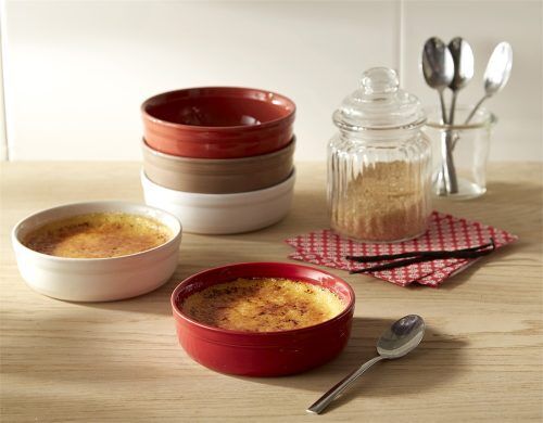<p><strong>EMILE HENRY Комплект 2 броя керамични купички за крем брюле "2 CRÈME BRÛLÉES RAMEKINS SET"<br />• В комплекта: </strong>2 бр купички<br />• <strong>Ръчно изработени от 100% естествени материали<br />• Устойчиви на температури: </strong>- 20º С до + 270º С<strong><br />• Равномерно разпределение на топлината<br />• Задържат топлината на ястието по-дълго от обикновените съдове<br />• Висока устойчивост на надраскване <br /></strong>• <strong>Материал:  <span style="color: #ff0000;">HR® Ceramic (High Resistance) <span style="color: #000000;">/</span></span></strong><span style="color: #ff0000;"><span style="color: #000000;"> Високо устойчива керамика</span></span><strong><span style="color: #ff0000;"><span style="color: #000000;"> / </span><br /><span style="color: #000000;">• Без съдържание на олово, кадмий и никел</span><br /><span style="color: #000000;">• Размери:  </span></span></strong><span style="color: #ff0000;"><span style="color: #000000;">Ø 12 см </span></span><span style="color: #ff0000;"><span style="color: #000000;"> х 3 см (h)<br /></span></span><span style="color: #ff0000;"><span style="color: #000000;">• <strong>Вместимост:</strong> 0,25 литра</span><br /><span style="color: #000000;"><strong>• Тегло: </strong>0,45 кг</span><br /><span style="color: #000000;">• <strong>Цвят: </strong>сиво-бежов</span><br /><span style="color: #000000;">• <strong>Подходяща за: </strong>фурна / микровълнова фурна / фризер / съдомиялна машина</span><br /><strong><span style="color: #000000;">Производител: EMILE HENRY / Франция</span></strong></span></p><br />Марка: Emile Henry <br />Модел: EH 4013-95<br />Доставка: 2-4 работни дни<br />Гаранция: 2 години