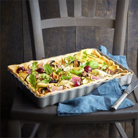 <p><strong>EMILE HENRY Керамична провоъгълна форма за тарт "DEEP RECTANGULAR TART DISH " </strong><br />• <strong>Ръчно изработена от 100% естествени материали<br />• Устойчива на температури: </strong>- 20º С до + 270º С<strong><br />• Равномерно разпределение на топлината<br />• Задържа топлината на ястието по-дълго от обикновените съдове<br />• Висока устойчивост на надраскване <br /></strong>• <strong>Материал:  <span style="color: #ff0000;">HR® Ceramic (High Resistance) <span style="color: #000000;">/ </span></span></strong><span style="color: #ff0000;"><span style="color: #000000;">Високо устойчива керамика</span></span><strong><span style="color: #ff0000;"><span style="color: #000000;"> / </span><br />• <span style="color: #000000;">Без съдържание на олово, кадмий и никел</span><br /><span style="color: #000000;">• Външен размер вкл.дръжките: </span></span></strong><span style="color: #ff0000;"><span style="color: #000000;">33,5 х 24 х 5 см</span></span><span style="color: #ff0000;"><br /><strong><span style="color: #000000;">• Вътрешен размер: </span></strong><span style="color: #000000;">31,5 х 22 х 4</span><span style="color: #000000;"> см<br /></span></span><span style="color: #ff0000;"><span style="color: #000000;">• <strong>Вместимост:</strong> 1,9 литра</span><br /><span style="color: #000000;"><strong>• Тегло: </strong>1,465 кг</span><br /><span style="color: #000000;">• <strong>Цвят: </strong>екрю</span><br /><span style="color: #000000;">• <strong>Подходяща за: </strong>фурна / микровълнова фурна / фризер / съдомиялна машина</span><br /><strong><span style="color: #000000;">Производител: EMILE HENRY / Франция</span></strong></span></p><br />Марка: Emile Henry <br />Модел: EH 6038-02<br />Доставка: 2-4 работни дни<br />Гаранция: 2 години
