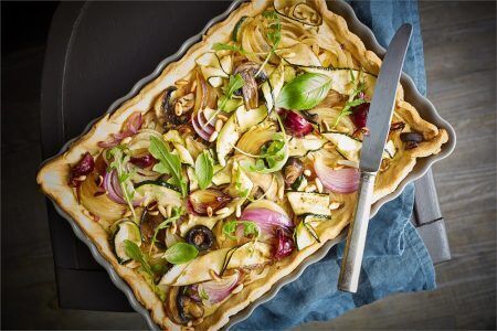 <p><strong>EMILE HENRY Керамична провоъгълна форма за тарт "DEEP RECTANGULAR TART DISH " </strong><br />• <strong>Ръчно изработена от 100% естествени материали<br />• Устойчива на температури: </strong>- 20º С до + 270º С<strong><br />• Равномерно разпределение на топлината<br />• Задържа топлината на ястието по-дълго от обикновените съдове<br />• Висока устойчивост на надраскване <br /></strong>• <strong>Материал:  <span style="color: #ff0000;">HR® Ceramic (High Resistance) <span style="color: #000000;">/ </span></span></strong><span style="color: #ff0000;"><span style="color: #000000;">Високо устойчива керамика</span></span><strong><span style="color: #ff0000;"><span style="color: #000000;"> / </span><br />• <span style="color: #000000;">Без съдържание на олово, кадмий и никел</span><br /><span style="color: #000000;">• Външен размер вкл.дръжките: </span></span></strong><span style="color: #ff0000;"><span style="color: #000000;">33,5 х 24 х 5 см</span></span><span style="color: #ff0000;"><br /><strong><span style="color: #000000;">• Вътрешен размер: </span></strong><span style="color: #000000;">31,5 х 22 х 4</span><span style="color: #000000;"> см<br /></span></span><span style="color: #ff0000;"><span style="color: #000000;">• <strong>Вместимост:</strong> 1,9 литра</span><br /><span style="color: #000000;"><strong>• Тегло: </strong>1,465 кг</span><br /><span style="color: #000000;">• <strong>Цвят: </strong>екрю</span><br /><span style="color: #000000;">• <strong>Подходяща за: </strong>фурна / микровълнова фурна / фризер / съдомиялна машина</span><br /><strong><span style="color: #000000;">Производител: EMILE HENRY / Франция</span></strong></span></p><br />Марка: Emile Henry <br />Модел: EH 6038-02<br />Доставка: 2-4 работни дни<br />Гаранция: 2 години