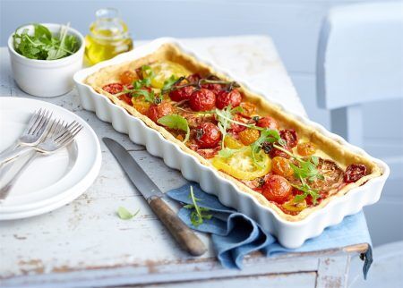 <p><strong>EMILE HENRY Керамична плитка провоъгълна форма за тарт "SLIM RECTANGULAR TART DISH" </strong><br />• <strong>Ръчно изработена от 100% естествени материали<br />• Устойчива на температури: </strong>- 20º С до + 270º С<strong><br />• Равномерно разпределение на топлината<br />• Задържа топлината на ястието по-дълго от обикновените съдове<br />• Висока устойчивост на надраскване <br /></strong>• <strong>Материал:  <span style="color: #ff0000;">HR® Ceramic (High Resistance) <span style="color: #000000;">/ </span></span></strong><span style="color: #ff0000;"><span style="color: #000000;">Високо устойчива керамика</span></span><strong><span style="color: #ff0000;"><span style="color: #000000;"> / </span><br />• <span style="color: #000000;">Без съдържание на олово, кадмий и никел</span><br /><span style="color: #000000;">• Външен размер вкл.дръжките: </span></span></strong><span style="color: #ff0000;"><span style="color: #000000;">36,5 х 15 х 5 см</span></span><span style="color: #ff0000;"><br /><strong><span style="color: #000000;">• Вътрешен размер: </span></strong><span style="color: #000000;">34,5 х 13 х 4</span><span style="color: #000000;"> см<br /></span></span><span style="color: #ff0000;"><span style="color: #000000;">• <strong>Вместимост:</strong> 1,3 литра</span><br /><span style="color: #000000;"><strong>• Тегло: </strong>1,09 кг</span><br /><span style="color: #000000;">• <strong>Цвят: </strong>екрю</span><br /><span style="color: #000000;">• <strong>Подходяща за: </strong>фурна / микровълнова фурна / фризер / съдомиялна машина</span><br /><strong><span style="color: #000000;">Производител: EMILE HENRY / Франция</span></strong></span></p><br />Марка: Emile Henry <br />Модел: EH 6034-02<br />Доставка: 2-4 работни дни<br />Гаранция: 2 години