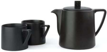 <p><strong>BREDEMEIJER Керамичен чайник “Lund“ <br /></strong><strong>• Размери:</strong> 12,7 х 19 х 15,7 см <br /><strong>• Цвят: </strong>черен<br />• <strong>Матова глазура<br />• Със стоманен перфориран филтър за чай</strong><br />• <strong>Вместимост:</strong> 1 литър<br /><strong>• Материал: </strong>керамика<br />• <strong>Тегло: </strong>0,880 кг<br />• <strong>Подходящ за миене в съдомиялна машина</strong><br />•<strong> Бранд: BREDEMEIJER</strong><br /><strong>Производител: Bredemeijer Group / Нидерландия </strong></p><br />Марка: Bredemaijer Group <br />Модел: BR 002Z<br />Доставка: 2-4 работни дни<br />Гаранция: 2 години