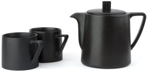 <p><strong>BREDEMEIJER Керамичен чайник “Lund“ <br /></strong><strong>• Размери:</strong> 12,7 х 19 х 15,7 см <br /><strong>• Цвят: </strong>черен<br />• <strong>Матова глазура<br />• Със стоманен перфориран филтър за чай</strong><br />• <strong>Вместимост:</strong> 1 литър<br /><strong>• Материал: </strong>керамика<br />• <strong>Тегло: </strong>0,880 кг<br />• <strong>Подходящ за миене в съдомиялна машина</strong><br />•<strong> Бранд: BREDEMEIJER</strong><br /><strong>Производител: Bredemeijer Group / Нидерландия </strong></p><br />Марка: Bredemaijer Group <br />Модел: BR 002Z<br />Доставка: 2-4 работни дни<br />Гаранция: 2 години