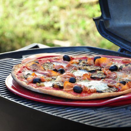 <p><strong>EMILE HENRY Керамична плоча за пица "RIDGED PIZZA STONE" </strong> <br />• <strong>Ръчно изработена от 100% естествени материали<br />• Устойчива на температури: </strong>- 20º С до + 290º С<strong><br />• Равномерно разпределение на топлината<br />• Задържа топлината на ястието по-дълго от обикновените съдове<br />• Висока устойчивост на надраскване <br /></strong>• <strong>Материал: <span style="color: #ff0000;">BBQ Ceramic®</span> </strong><br />• <strong>Размери:</strong> Ø 40 х 3 см (h)<br />•<strong> Тегло: </strong>2,3 кг<br />• <strong>Размери на опаковката:</strong> 39 х 38,5 х 7,2 см (ДхШхВ)<br />• <strong>Тегло с опаковката:</strong> 2,9 кг<br />• <strong>Цвят: </strong>черен <br /><strong>• Подходяща за: </strong>барбекю (газ или дървени въглища)<strong> / </strong>фурна / микровълнова фурна / съдомиялна машина<br /><strong>Производител: EMILE HENRY / Франция</strong></p><br />Марка: Emile Henry <br />Модел: EH 7614-79<br />Доставка: 2-4 работни дни<br />Гаранция: 2 години
