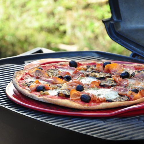 <p><strong>EMILE HENRY Керамична плоча за пица "RIDGED PIZZA STONE" </strong> <br />• <strong>Ръчно изработена от 100% естествени материали<br />• Устойчива на температури: </strong>- 20º С до + 290º С<strong><br />• Равномерно разпределение на топлината<br />• Задържа топлината на ястието по-дълго от обикновените съдове<br />• Висока устойчивост на надраскване <br /></strong>• <strong>Материал: <span style="color: #ff0000;">BBQ Ceramic®</span> </strong><br />• <strong>Размери:</strong> Ø 40 х 3 см (h)<br />•<strong> Тегло: </strong>2,3 кг<br />• <strong>Размери на опаковката:</strong> 39 х 38,5 х 7,2 см (ДхШхВ)<br />• <strong>Тегло с опаковката:</strong> 2,9 кг<br />• <strong>Цвят: </strong>черен <br /><strong>• Подходяща за: </strong>барбекю (газ или дървени въглища)<strong> / </strong>фурна / микровълнова фурна / съдомиялна машина<br /><strong>Производител: EMILE HENRY / Франция</strong></p><br />Марка: Emile Henry <br />Модел: EH 7614-79<br />Доставка: 2-4 работни дни<br />Гаранция: 2 години