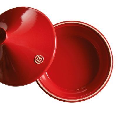 <p><strong>EMILE HENRY Керамичен тажин "TAGINE"</strong> <br />• <strong>Ръчно изработен от 100% естествени материали<br />• Устойчив на температури: </strong>- 20º С до + 290º С<strong><br />• Равномерно разпределение на топлината<br />• Задържа топлината на ястието по-дълго от обикновените съдове<br />• Висока устойчивост на надраскване <br /></strong>• <strong>Материал:  <span style="color: #ff0000;">Flame® ceramic</span></strong> / керамика /<br />• <strong>Без съдържание на олово, кадмий и никел</strong><br />• <strong>Външен размер:</strong> 27 х 20 см (ДхВ)<br />• <strong>Вътрешена дължина: </strong>25,5 см<strong><br /></strong>• <strong>Вътрешна височина</strong>: 6 см<br />• <strong>Вместимост:</strong> 2,95 литра<br />• <strong>Тегло:</strong> 2,47 кг<br />• <strong>Размери на опаковката:</strong> 35 х 34 х 21 см (ДхШхВ)<br />• <strong>Тегло с опаковката:</strong> 3,4 кг<br />• <strong>Цвят: </strong>червен <br /><strong>• Подходящ за: </strong> газови, електрически, керамични и халогенни котлони <br /><strong>• Подходящ за: </strong>фурна / микровълнова фурна / фризер / съдомиялна машина<br /><strong>Производител: EMILE HENRY / Франция</strong></p><br />Марка: Emile Henry <br />Модел: EH 5626-34<br />Доставка: 2-4 работни дни<br />Гаранция: 2 години