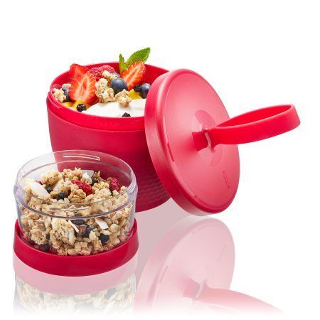<p><strong><span style="font-size: small;">GEFU Двойна кутия за закуски "FOODIE"</span></strong> <br />• <strong>Голям контейнер: </strong>570 мл. (с тавичка за отцеждане на измити плодове) <br />• <strong>Малък контейнер:</strong> 185 мл. <br /> • <strong>Цвят:</strong> малинено червен<br />• <strong>Удобна и практична каишка за лесно пренасяне</strong> <br /> • <strong>Силиконово уплътнение за 100% защита от протичане</strong><br /> • <strong>Размери:</strong> Ø 11,5 см. 23 см. (h) <br /> • <strong>Материал:</strong> Пластмаса, силикон <br />• <strong>Подходящо за почистване в съдомиялна машина</strong> <br /><strong>Производител: GEFU / Германия</strong></p><br />Марка: GEFU - GERMANY <br />Модел: GEFU 12762<br />Доставка: 2-4 работни дни<br />Гаранция: 2 години