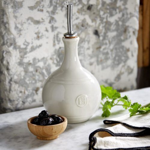 <p><span style="color: #000000;"><strong>EMILE HENRY Керамична бутилка за оцет с дозатор VINEGAR CRUET<br />• Ръчно изработена от 100% естествени материали<br /></strong><strong>• Висока устойчивост на надраскване <br /></strong>• <strong>Материал: </strong> керамика<strong> <br />• Без съдържание на олово, кадмий и никел<br />• Дозатор от стомана, с капаче<br />• Размер: </strong>10,4 х 10,4 х 21 см (ДхШхВ)</span><br /><span style="color: #000000;">• <strong>Вместимост:</strong> 0,450 литра</span><br /><span style="color: #000000;"><strong>• Тегло: </strong>0,327 кг</span><br /><span style="color: #000000;">• <strong>Цвят: </strong>тъмнозелен</span><br /><span style="color: #000000;"><strong>Производител: EMILE HENRY / Франция</strong></span></p><br />Марка: Emile Henry <br />Модел: EH 0216-73<br />Доставка: 2-4 работни дни<br />Гаранция: 2 години