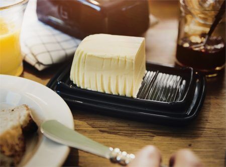 <p><strong>EMILE HENRY Керамичен съд за масло "BUTTER DISH" </strong><br />• <strong>Ръчно изработен от 100% естествени материали<br />• Устойчив на температури: </strong>- 20º С до + 270º С<strong><br />• Висока устойчивост на надраскване <br /></strong>• <strong>Материал:  <span style="color: #ff0000;">HR® Ceramic (High Resistance) <span style="color: #000000;">/ Високо устойчива керамика / </span><br />• <span style="color: #000000;">Без съдържание на олово, кадмий и никел</span><br /><span style="color: #000000;">• Външен размер вкл.дръжките: </span></span></strong><span style="color: #ff0000;"><span style="color: #000000;">17 х 11,5 х 7,5 см (ДхШхВ)</span></span><span style="color: #ff0000;"><br /><strong><span style="color: #000000;">• Вътрешен размер: </span></strong><span style="color: #000000;">14,3 х 9 х 5 см (ДхШхВ)<br /></span></span><span style="color: #ff0000;"><span style="color: #000000;">• <strong>Вместимост:</strong> 0,4 литра</span><br /><span style="color: #000000;"><strong>• Тегло: </strong>0,81 кг</span><br /><span style="color: #000000;">•<strong> Размери на опаковката:</strong> 17 х 11,6 х 9 см (ДхШхВ)</span><br /><span style="color: #000000;">• <strong>Тегло с опаковката:</strong> 0,9 кг</span><br /><span style="color: #000000;">• <strong>Цвят: </strong>екрю</span><br /><span style="color: #000000;">• <strong>Подходящ за: </strong>фурна / микровълнова фурна / фризер / съдомиялна машина</span><br /><strong><span style="color: #000000;">Производител: EMILE HENRY / Франция</span></strong></span></p><br />Марка: Emile Henry <br />Модел: EH 0225-02<br />Доставка: 2-4 работни дни<br />Гаранция: 2 години