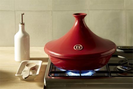 <p><strong>EMILE HENRY Керамичен тажин "TAGINE"</strong> <br />• <strong>Ръчно изработен от 100% естествени материали<br />• Устойчив на температури: </strong>- 20º С до + 290º С<strong><br />• Равномерно разпределение на топлината<br />• Задържа топлината на ястието по-дълго от обикновените съдове<br />• Висока устойчивост на надраскване <br /></strong>• <strong>Материал:  <span style="color: #ff0000;">Flame® ceramic</span></strong> / керамика /<br />• <strong>Без съдържание на олово, кадмий и никел</strong><br />• <strong>Външен размер:</strong> 27 х 20 см (ДхВ)<br />• <strong>Вътрешена дължина: </strong>25,5 см<strong><br /></strong>• <strong>Вътрешна височина</strong>: 6 см<br />• <strong>Вместимост:</strong> 2,95 литра<br />• <strong>Тегло:</strong> 2,47 кг<br />• <strong>Размери на опаковката:</strong> 35 х 34 х 21 см (ДхШхВ)<br />• <strong>Тегло с опаковката:</strong> 3,4 кг<br />• <strong>Цвят: </strong>червен <br /><strong>• Подходящ за: </strong> газови, електрически, керамични и халогенни котлони <br /><strong>• Подходящ за: </strong>фурна / микровълнова фурна / фризер / съдомиялна машина<br /><strong>Производител: EMILE HENRY / Франция</strong></p><br />Марка: Emile Henry <br />Модел: EH 5626-34<br />Доставка: 2-4 работни дни<br />Гаранция: 2 години