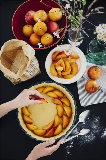 <p><span style="color: #000000;"><strong>EMILE HENRY Керамична дълбока форма за тарт "DEEP FLAN DISH" </strong></span><br /><span style="color: #000000;">• <strong>Ръчно изработена от 100% естествени материали<br />• Устойчива на температури: </strong>- 20º С до + 270º С<strong><br />• Равномерно разпределение на топлината<br />• Задържа топлината на ястието по-дълго от обикновените съдове<br />• Висока устойчивост на надраскване <br /></strong>• </span><strong><span style="color: #000000;">Материал:</span>  <span style="color: #ff0000;">HR® Ceramic (High Resistance) <span style="color: #000000;">/ </span></span></strong><span style="color: #ff0000;"><span style="color: #000000;">Високо устойчива керамика</span></span><strong><span style="color: #ff0000;"><span style="color: #000000;"> / </span><br /><span style="color: #000000;">• Без съдържание на олово, кадмий и никел</span><br /><span style="color: #000000;">• Външен диаметър: </span></span></strong><span style="color: #ff0000;"><span style="color: #000000;">Ø </span></span><span style="color: #ff0000;"><span style="color: #000000;">28 см</span></span><span style="color: #ff0000;"><br /><strong><span style="color: #000000;">• Вътрешен диаметър: </span></strong><span style="color: #000000;">Ø</span><span style="color: #000000;"> 26,5</span><span style="color: #000000;"> см<br />• <strong>Височина:</strong> 6 см<br /></span></span><span style="color: #ff0000;"><span style="color: #000000;">• <strong>Вместимост:</strong> 1,98 литра</span><br /><span style="color: #000000;"><strong>• Тегло: </strong>1,38 кг</span><br /><span style="color: #000000;">• <strong>Цвят: </strong>червен</span><br /><span style="color: #000000;">• <strong>Подходяща за: </strong>фурна / микровълнова фурна / фризер / съдомиялна машина</span><br /><strong><span style="color: #000000;">Производител: EMILE HENRY / Франция</span></strong></span></p><br />Марка: Emile Henry <br />Модел: EH 6028-34<br />Доставка: 2-4 работни дни<br />Гаранция: 2 години