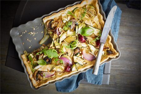 <p><strong>EMILE HENRY Керамична провоъгълна форма за тарт "DEEP RECTANGULAR TART DISH " </strong><br />• <strong>Ръчно изработена от 100% естествени материали<br />• Устойчива на температури: </strong>- 20º С до + 270º С<strong><br />• Равномерно разпределение на топлината<br />• Задържа топлината на ястието по-дълго от обикновените съдове<br />• Висока устойчивост на надраскване <br /></strong>• <strong>Материал:  <span style="color: #ff0000;">HR® Ceramic (High Resistance) <span style="color: #000000;">/ </span></span></strong><span style="color: #ff0000;"><span style="color: #000000;">Високо устойчива керамика</span></span><strong><span style="color: #ff0000;"><span style="color: #000000;"> / </span><br />• <span style="color: #000000;">Без съдържание на олово, кадмий и никел</span><br /><span style="color: #000000;">• Външен размер вкл.дръжките: </span></span></strong><span style="color: #ff0000;"><span style="color: #000000;">33,5 х 24 х 5 см</span></span><span style="color: #ff0000;"><br /><strong><span style="color: #000000;">• Вътрешен размер: </span></strong><span style="color: #000000;">31,5 х 22 х 4</span><span style="color: #000000;"> см<br /></span></span><span style="color: #ff0000;"><span style="color: #000000;">• <strong>Вместимост:</strong> 1,9 литра</span><br /><span style="color: #000000;"><strong>• Тегло: </strong>1,465 кг</span><br /><span style="color: #000000;">• <strong>Цвят: </strong>екрю</span><br /><span style="color: #000000;">• <strong>Подходяща за: </strong>фурна / микровълнова фурна / фризер / съдомиялна машина</span><br /><strong><span style="color: #000000;">Производител: EMILE HENRY / Франция</span></strong></span></p><br />Марка: Emile Henry <br />Модел: EH 6038-02<br />Доставка: 2-4 работни дни<br />Гаранция: 2 години