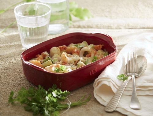 <p><strong>EMILE HENRY Керамична тава "INDIVIDUAL OVEN DISH"</strong><br />• <strong>Ръчно изработена от 100% естествени материали<br />• Устойчива на температури: </strong>- 20º С до + 270º С<strong><br />• Равномерно разпределение на топлината<br />• Задържа топлината на ястието по-дълго от обикновените съдове<br />• Висока устойчивост на надраскване <br /></strong>• <strong>Материал:  <span style="color: #ff0000;">HR® Ceramic (High Resistance) <span style="color: #000000;">/</span></span></strong><span style="color: #ff0000;"><span style="color: #000000;"> Високо устойчива керамика</span></span><strong><span style="color: #ff0000;"><span style="color: #000000;"> / </span><br />• <span style="color: #000000;">Без съдържание на олово, кадмий и никел</span><br /><span style="color: #000000;">• Външен размер вкл.дръжките: </span></span></strong><span style="color: #ff0000;"><span style="color: #000000;">22 х 14,5 х 5,5 см</span></span><span style="color: #ff0000;"><br /><strong><span style="color: #000000;">• Вътрешен размер: </span></strong><span style="color: #000000;">18 х 12,5 х 5 см<br /></span></span><span style="color: #ff0000;"><span style="color: #000000;">• <strong>Вместимост:</strong> 0,7 литра</span><br /><span style="color: #000000;"><strong>• Тегло: </strong>0,66 кг</span><br /><span style="color: #000000;">• <strong>Цвят: </strong>червен</span><br /><span style="color: #000000;">• <strong>Подходяща за: </strong>фурна / микровълнова фурна / фризер / съдомиялна машина</span><br /><strong><span style="color: #000000;">Производител: EMILE HENRY / Франция</span></strong></span></p><br />Марка: Emile Henry <br />Модел: EH 9649-34<br />Доставка: 2-4 работни дни<br />Гаранция: 2 години
