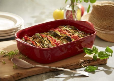 <p><span style="color: #000000;"><strong>EMILE HENRY Керамична правоъгълна тава за печене "SMALL RECTANGULAR OVEN DISH"</strong></span><br /><span style="color: #000000;">• <strong>Ръчно изработена от 100% естествени материали<br />• Устойчива на температури: </strong>- 20º С до + 270º С<strong><br />• Равномерно разпределение на топлината<br />• Задържа топлината на ястието по-дълго от обикновените съдове<br />• Висока устойчивост на надраскване <br /></strong>• </span><strong><span style="color: #000000;">Материал: </span> <span style="color: #ff0000;">HR® Ceramic (High Resistance) <span style="color: #000000;">/</span></span></strong><span style="color: #ff0000;"><span style="color: #000000;"> Високо устойчива керамика</span></span><strong><span style="color: #ff0000;"><span style="color: #000000;"> / </span><br />• <span style="color: #000000;">Без съдържание на олово, кадмий и никел</span><br /><span style="color: #000000;">• Външен размер вкл.дръжките: </span></span></strong><span style="color: #ff0000;"><span style="color: #000000;">30 х 19 х 7 см</span></span><span style="color: #ff0000;"><br /><strong><span style="color: #000000;">• Вътрешен размер: </span></strong><span style="color: #000000;">24,5 х 17 х 6,5 см<br /></span></span><span style="color: #ff0000;"><span style="color: #000000;">• <strong>Вместимост:</strong> 1,55 литра</span><br /><span style="color: #000000;"><strong>• Тегло: </strong>1,19 кг<br /><strong>• Брой порции:</strong> 2 </span><br /><span style="color: #000000;">• <strong>Цвят: </strong>червен<br /></span><span style="color: #000000;">• <strong>Подходяща за: </strong>фурна / микровълнова фурна / фризер / съдомиялна машина</span><br /><strong><span style="color: #000000;">Производител: EMILE HENRY / Франция</span></strong></span></p><br />Марка: Emile Henry <br />Модел: EH 9650-34<br />Доставка: 2-4 работни дни<br />Гаранция: 2 години