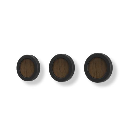 <p><span style="font-size: small;"><strong>UMBRA Комплект от 3 бр закачалки “HUB“</strong></span><br /><span style="font-size: small;"><strong>• </strong></span><strong>Цвят: </strong>черен / орех<br />•<strong> Закачане на стена (с включени елементи)</strong><br />• <strong>Размер на 1 бр закачалка:</strong> 7 x 7 х 7 cм<br />•<strong> Тегло:</strong> 0,200 кг<br />• <strong>Размер на опаковката:</strong> 22 х 8 х 9 см<br />• <strong>Материал:</strong> естествено дърво, метал, гума<br />• <strong>Максимално натоварване на всяка закачалка:</strong> 2,3 кг<br /><strong>Производител: UMBRA / Канада<br /></strong><em><strong>DESIGN: JORDAN MURPHY</strong></em></p><br />Марка: Umbra HK Limited <br />Модел: UMBRA 318833-048<br />Доставка: 2-4 работни дни<br />Гаранция: 2 години