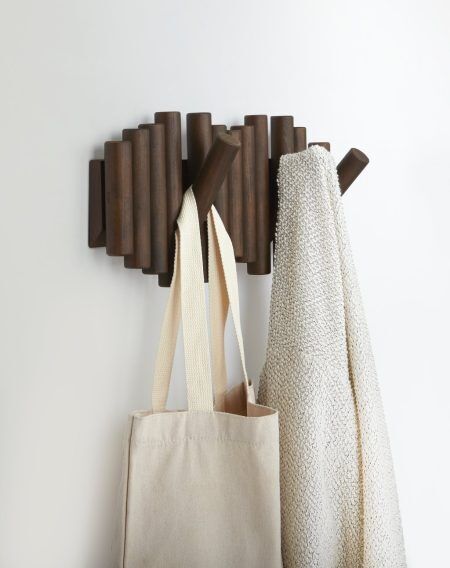 <p><span style="font-size: small;"><strong>UMBRA Закачалка за стена “PICKET “ цвят тъмен орех</strong></span><br /><span style="font-size: small;"><strong>• </strong></span><strong>Цвят: </strong>тъмен орех<br />•<strong> 5 бр отваряеми елемента</strong><br />•<strong> Закачане на стена (с включени елементи)</strong><br />• <strong>Размер:</strong> 38,1 x  16,5 х 4,4 cm<br />• <strong>Материал:</strong> дърво бор<br />• <strong>Максимално натоварване:</strong> 2,3 кг<br /><strong>Производител: UMBRA / Канада<br /></strong><em><strong>DESIGN: SUNG WOOK PARK</strong></em></p><br />Марка: Umbra HK Limited <br />Модел: UMBRA 1011471-746<br />Доставка: 2-4 работни дни<br />Гаранция: 2 години