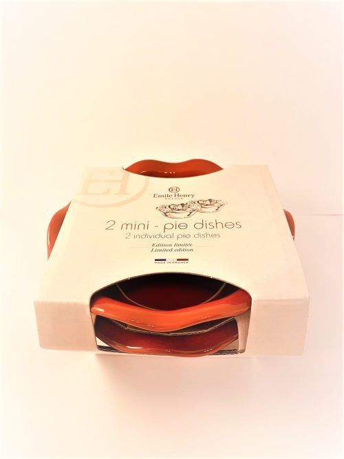 <p><strong>EMILE HENRY Комплект 2 броя малки форми за пай "2 MINI PIE DISH" <br />• </strong><strong><br />• <strong>Ръчно изработени от 100% естествени материали<br />• Устойчиви на температури: </strong>- 20º С до + 270º С<strong><br />• Равномерно разпределение на топлината<br />• Задържат топлината на ястието по-дълго от обикновените съдове<br />• Висока устойчивост на надраскване <br /></strong>• <strong>Материал:  <span style="color: #ff0000;">HR® Ceramic (High Resistance) <span style="color: #000000;">/</span></span></strong><span style="color: #ff0000;"><span style="color: #000000;"> Високо устойчива керамика</span></span><strong><span style="color: #ff0000;"><span style="color: #000000;"> / </span><br /><span style="color: #000000;">• Без съдържание на олово, кадмий и никел</span><br /><span style="color: #000000;">• Размери: </span></span></strong></strong><span style="color: #ff0000;"><span style="color: #000000;">Ø</span></span><span style="color: #ff0000;"><span style="color: #000000;"> </span></span><span style="color: #ff0000;"><span style="color: #000000;">12 см х 4 см (h)</span></span><strong><span style="color: #ff0000;"><span style="color: #000000;"><br /></span></span></strong><strong><span style="color: #ff0000;"><span style="color: #000000;">• <strong>Подходящи за: </strong>фурна / микровълнова фурна / фризер / съдомиялна машина</span><br /><strong><span style="color: #000000;">Производител: EMILE HENRY / Франция</span></strong></span></strong></p><br />Марка: Emile Henry <br />Модел: EH 9522-34<br />Доставка: 2-4 работни дни<br />Гаранция: 2 години
