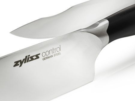 <p><span style="font-size: small;"><em><strong><em><strong><strong><strong>ZYLISS Нож на майстора - 16.5 см - серия "ZYLISS CONTROL"<br /></strong><strong>• Размери на опаковката:</strong> 2.5 см / 35 см / 10.5 см<br /><strong>• Размери на продукта:</strong> 2 см / 31 см / 4.8 см<br /><strong>• Тегло:</strong> 0.141 кг.<br /><strong>• Материал:</strong> </strong>кована стомана - <strong>X50CrMoV15</strong>, ABS, TPE<strong><br />• Ергономична дръжка<br /><strong><strong>• Антибактериално покритие на дръжката<br /></strong></strong><strong>• Подходящо за съдомиялна машина </strong><br /></strong><strong><strong>Производител: ZYLISS / Швейцария </strong></strong></strong></em><br /><br /></strong></em></span><strong style="color: #ff0000; font-size: medium;">ВНИМАНИЕ!!! </strong><strong style="color: #ff0000; font-size: medium;">ПАЗЕТЕ ОТ ДЕЦА!!!</strong></p><br />Марка: ZYLISS <br />Модел: ZYLISS 920181<br />Доставка: 2-4 работни дни<br />Гаранция: 2 години