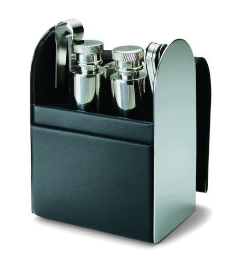 <p><span style="font-size: large;">Комплект за коктейли  GIORGIO - 7 части</span></p>
<p>Материал: <strong>кожа, полирана стомана, магнит</strong></p>
<p>Размер: <strong>13 см (h)</strong></p>
<p><em><strong>Design: Flip Design</strong></em></p><br />Марка: PHILIPPI <br />Модел: PH 128047<br />Доставка: 2-4 работни дни<br />Гаранция: 2 години