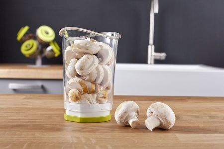 <p><strong>Резачка за слайсове с контейнер</strong></p>
<p><span>• Размери: 8.8х14.9х8.8 см.</span><br /><span>• Тегло: 0.140 кг.</span><br /><span>• Материал: ABS пластмаса; стомана</span><br /><strong>Производител: TOMORROW`S KITCHEN / Холандия</strong><br /><br /></p><br />Марка: TOMORROW`S KITCHEN <br />Модел: TK 4651660<br />Доставка: 2-4 работни дни<br />Гаранция: 2 години