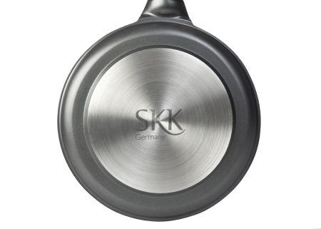<p><strong style="font-size: large;">SKK Индукционен тиган WOK с мобилна дръжка и капак</strong><br />• <strong>Материал:</strong> Ръчно лят алуминий с вградена стоманена вложка в дъното<br />• <strong>Покритие: Ново поколение </strong><span>незалепващо покритие на швейцарската марка <strong>ILAG </strong></span><span><br /></span>• <strong>Капак: </strong>стъкло и силиконов пръстен<br />• <strong>Диаметър:</strong> Ø 30 см<br />• <strong>Височина:</strong> 8,5 см<br />• <strong>Дръжка:</strong> мобилна / сваляща се/  <br />• <strong>Производител: SKK / Германия</strong><br /><strong>• Подходящ за: </strong></p>
<p><img src="{{media url="/file_12.jpg"}}" alt="" width="300" /></p><br />Марка: SKK <br />Модел: SKK 14976<br />Доставка: 2-4 работни дни<br />Гаранция: 2 години