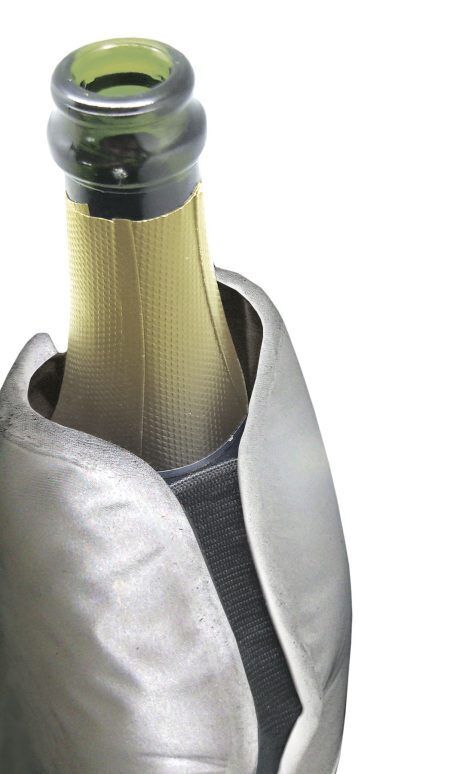 <p><strong><strong>Vin Bouquet </strong>Охладител за бутилки - SILVER<br />• Размери на опаковката: </strong>23.5 x 16 x 2 см.<br /><strong>• Тегло:</strong> 0,490 кг.<br /><strong>• Капацитет: </strong>за 1 бутилка<br /><strong>Производител: Vin Bouquet, Испания</strong></p><br />Марка: Vin Bouquet <br />Модел: VB FIE 051<br />Доставка: 2-4 работни дни<br />Гаранция: 2 години