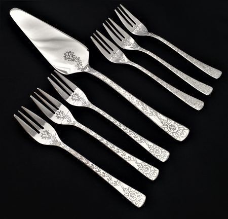 <br /><hr><br /><p><span style="font-size: small;"><strong>HERDMAR Комплект прибори за торта “NAMISH“- 7 части </strong></span><br />• Изработени от неръждаема стомана <br />• Подходящи за почистване в съдомиялна машина. <br /> <span style="text-decoration: underline;"><strong>Комплектът включва:</strong></span> <br />• Вилица за торта: 6 бр. <br />• Лопатка за сервиране: 1 бр.<br /><strong>ПРОИЗВОДИТЕЛ: HERDMAR / Португалия</strong></p><br />Марка: HERDMAR <br />Модел: Herdmar 182-5019-0117-010-0000<br />Доставка: 2-4 работни дни<br />Гаранция: 2 години